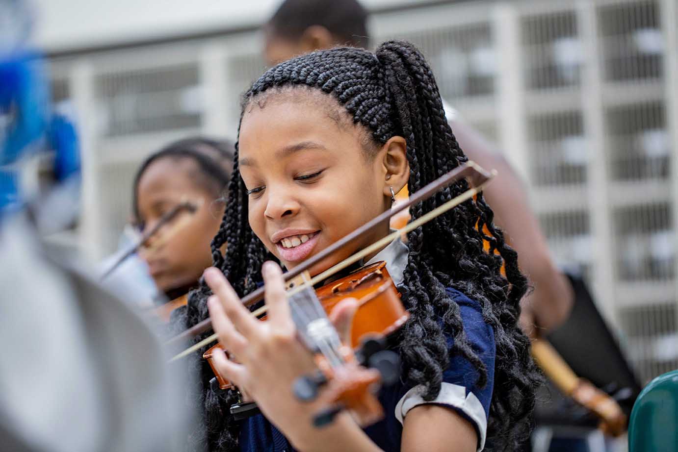  Girl with violin